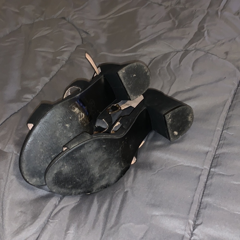 Black heals - Picture 2 of 2